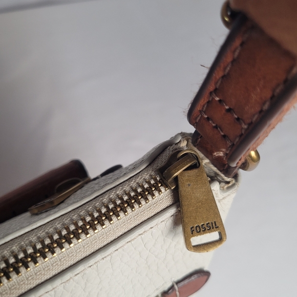 Fossil Kinsley Ivory Brown Leather Crossbody Bag - Picture 3 of 16